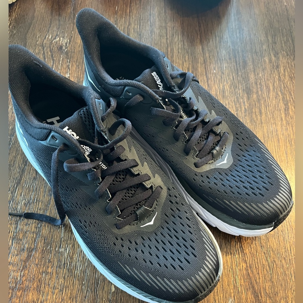 Hoka Clifton 7 athletic shoes womens 9 black